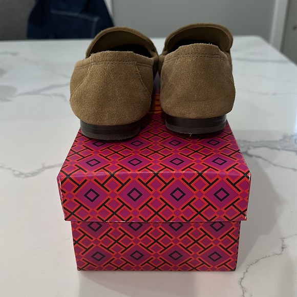 Tory Burch suede ballet loafers size 8 in the color “river rock”. Barely worn. - Picture 5 of 9